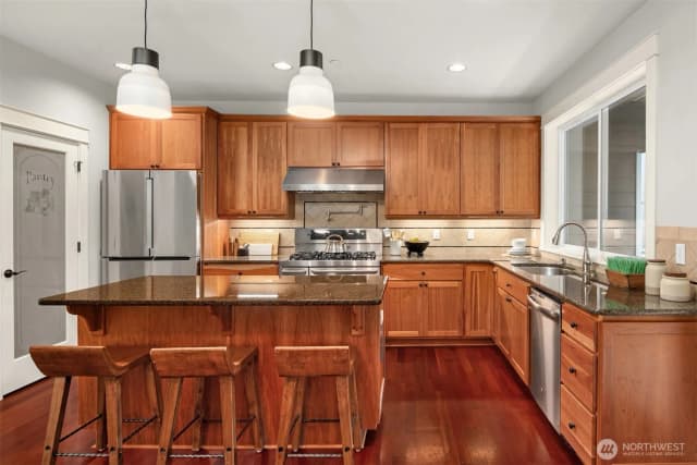 Property photo for 101 Shy Bear Way Nw, Issaquah photo 4