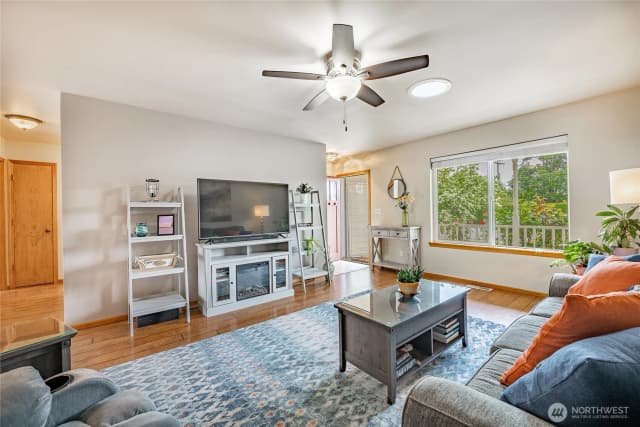 Property photo for 1800 Pine Street, Lynden photo 5