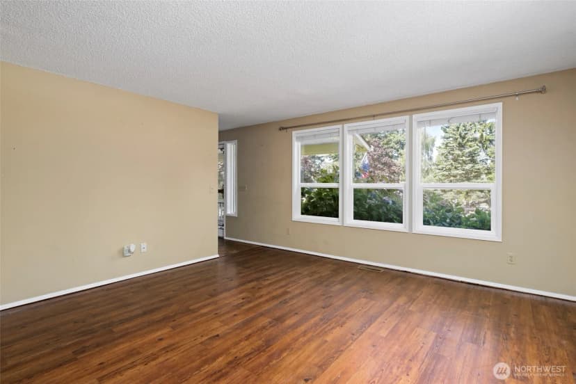 Property photo for 2122 Colonial Way, Oak Harbor photo 10