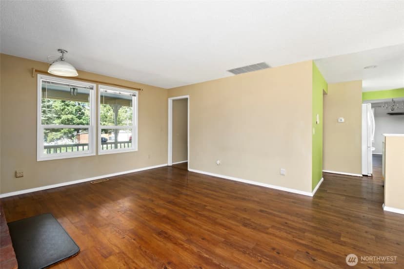 Property photo for 2122 Colonial Way, Oak Harbor photo 6