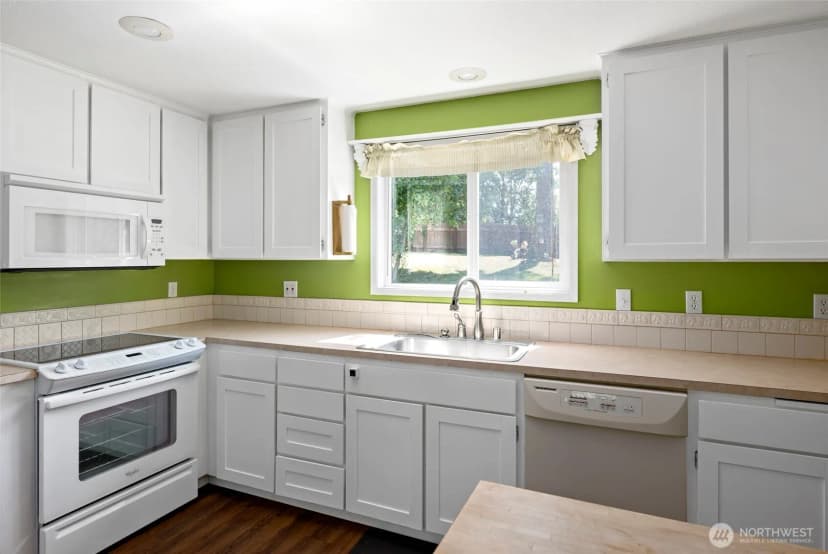 Property photo for 2122 Colonial Way, Oak Harbor photo 13