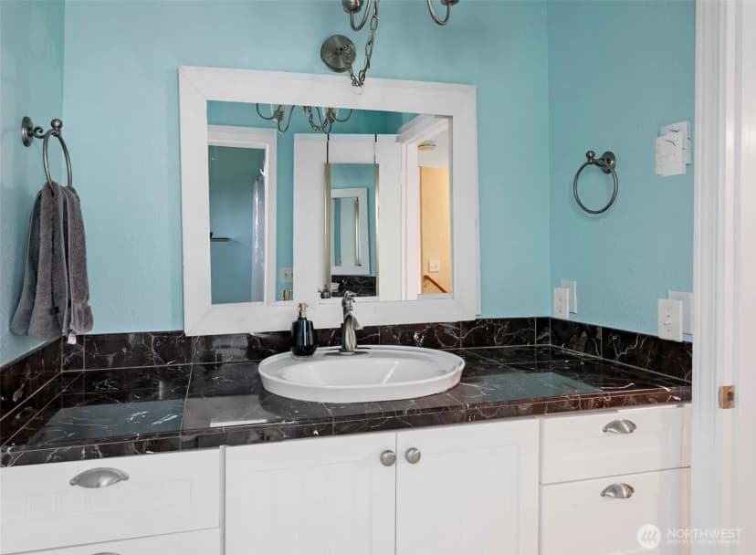 Property photo for 2122 Colonial Way, Oak Harbor photo 25