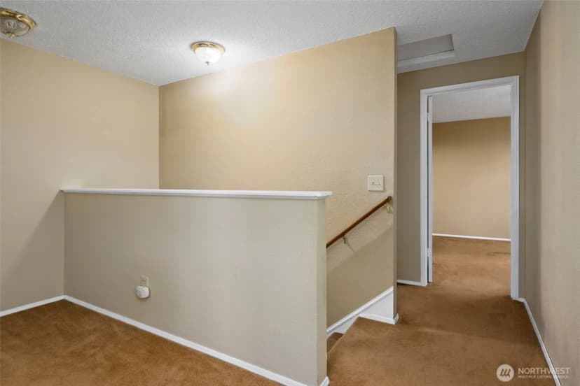 Property photo for 2122 Colonial Way, Oak Harbor photo 18