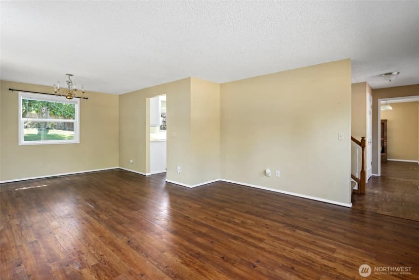 Property photo for 2122 Colonial Way, Oak Harbor photo 8