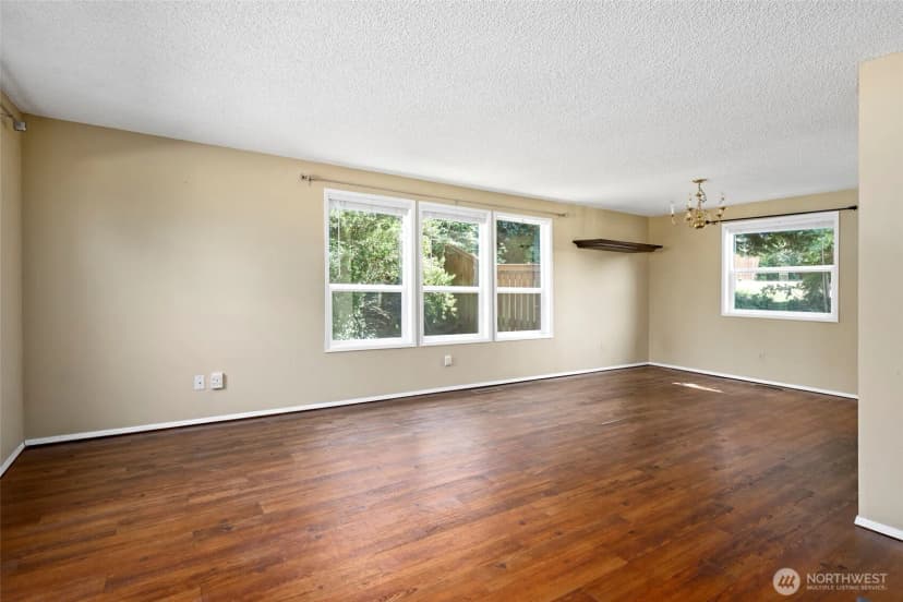 Property photo for 2122 Colonial Way, Oak Harbor photo 11