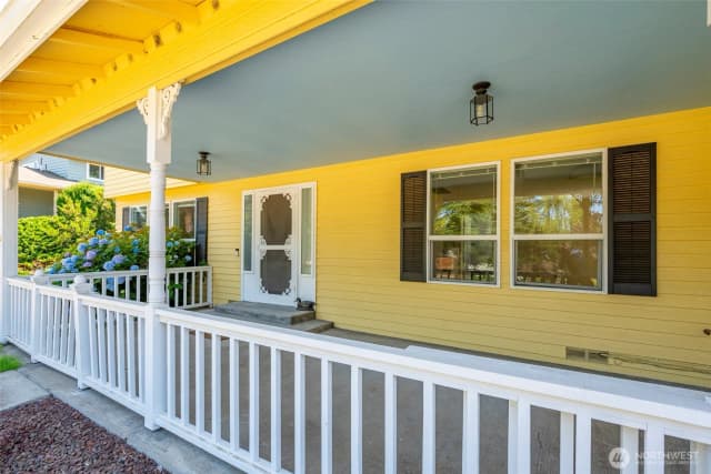 Property photo for 2122 Colonial Way, Oak Harbor photo 3