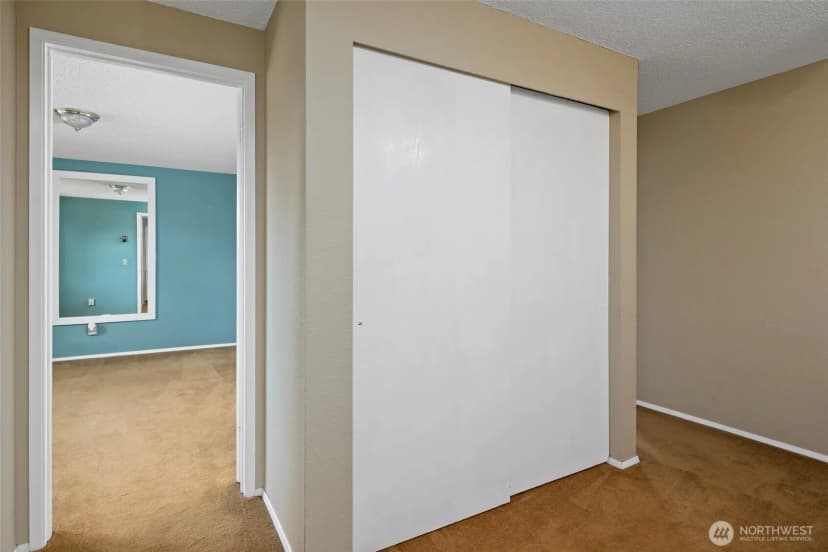 Property photo for 2122 Colonial Way, Oak Harbor photo 19