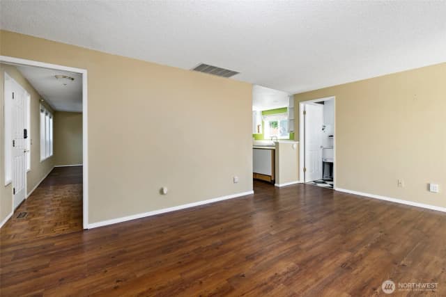 Property photo for 2122 Colonial Way, Oak Harbor photo 5