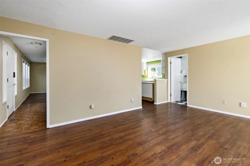 Property photo for 2122 Colonial Way, Oak Harbor photo 5