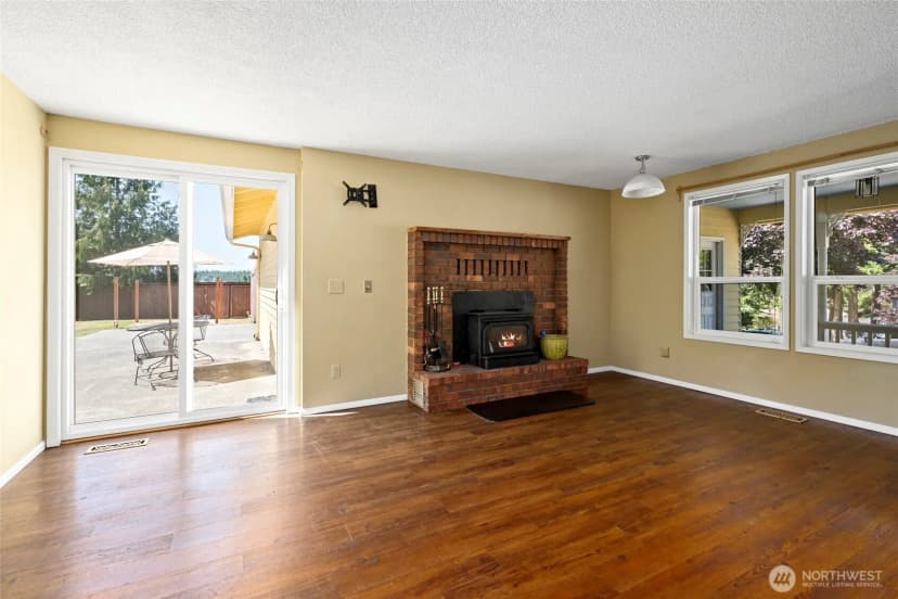 Property photo for 2122 Colonial Way, Oak Harbor photo 7
