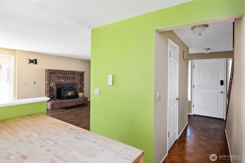 Property photo for 2122 Colonial Way, Oak Harbor photo 12