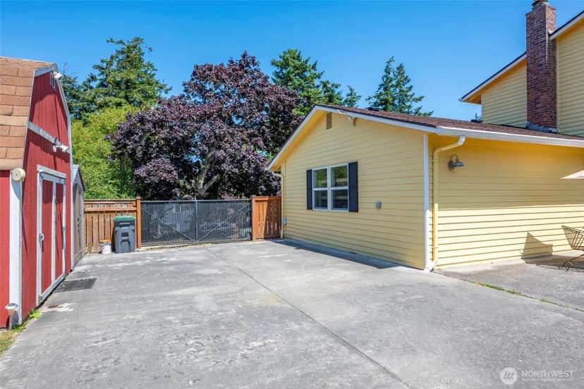 Property photo for 2122 Colonial Way, Oak Harbor photo 31