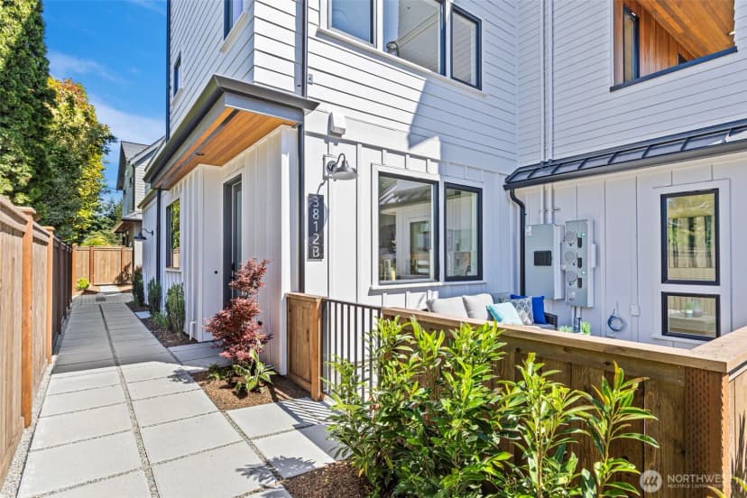 Property photo for 3812 31st Avenue W #b, Seattle photo 2