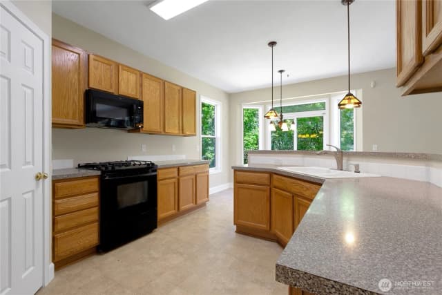 Property photo for 914 109th Avenue Ct E, Edgewood photo 3