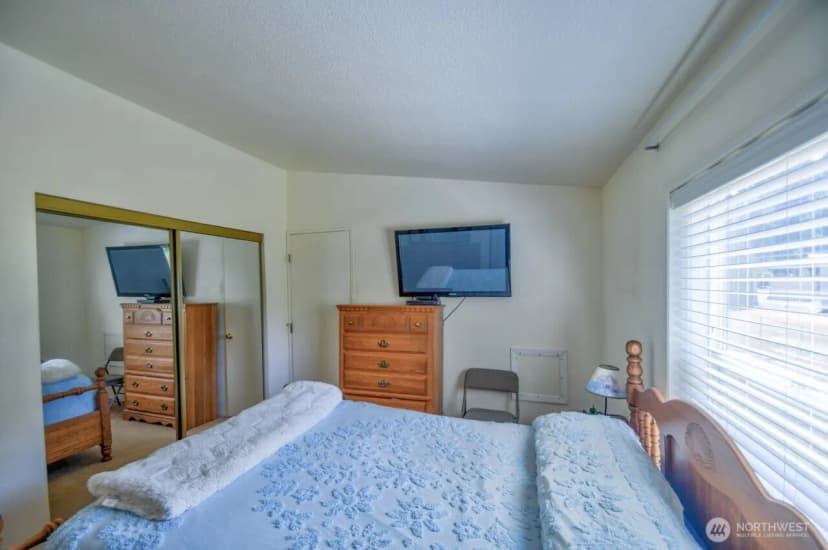 Property photo for 930 Tipsoo Loop N, Rainier photo 18