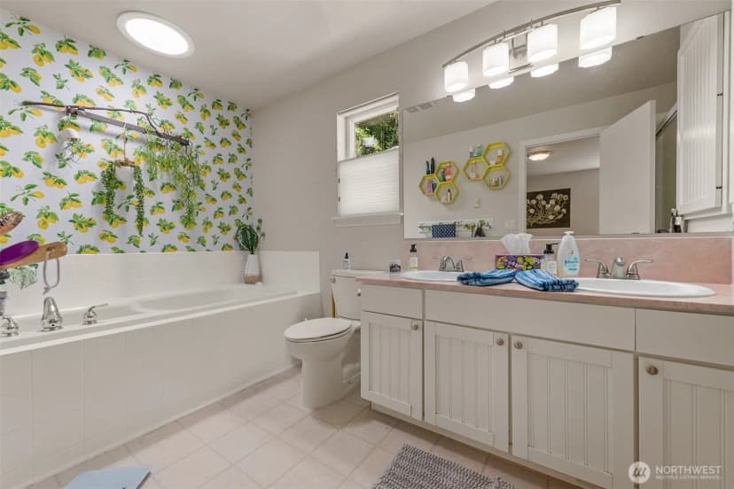 Property photo for 10307 Ave 46th Avenue Ne, Seattle photo 14