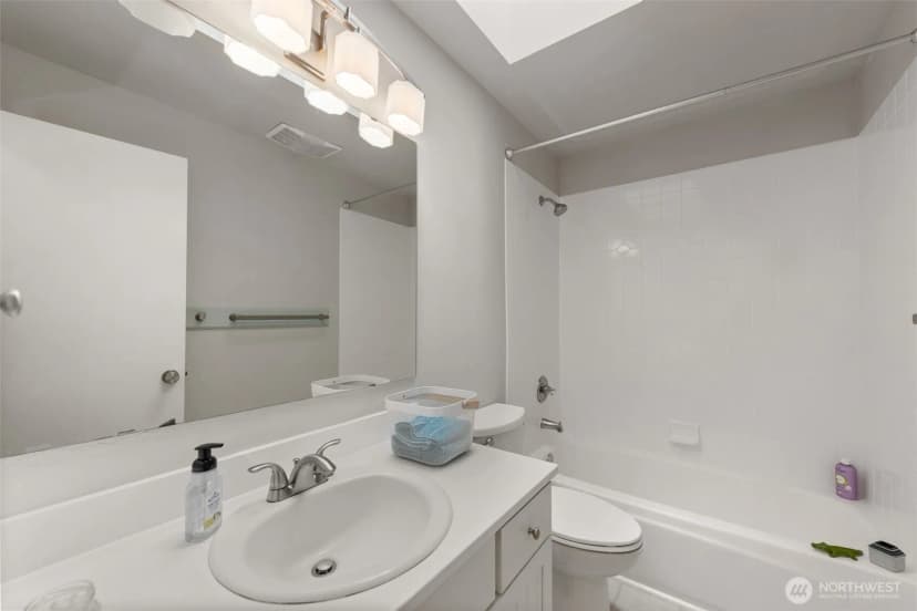 Property photo for 10307 Ave 46th Avenue Ne, Seattle photo 20
