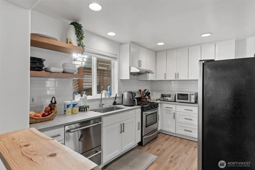 Property photo for 10307 Ave 46th Avenue Ne, Seattle photo 8