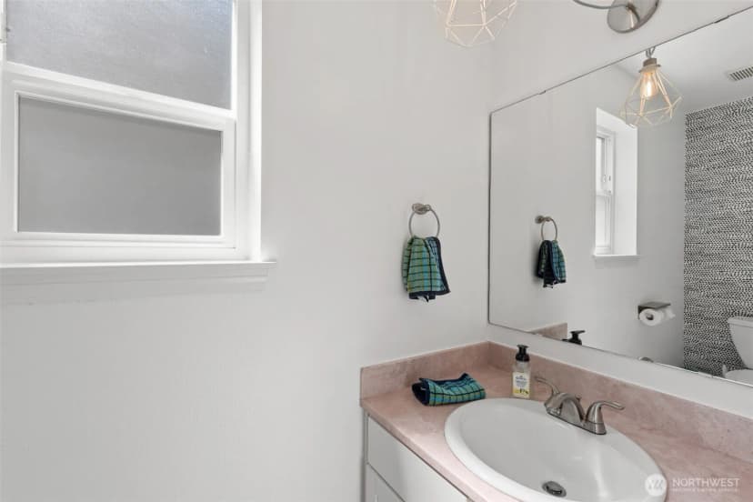Property photo for 10307 Ave 46th Avenue Ne, Seattle photo 10