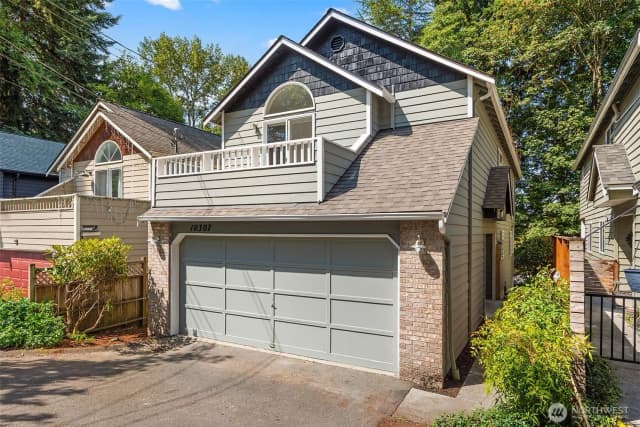 Property photo for 10307 Ave 46th Avenue Ne, Seattle photo 2