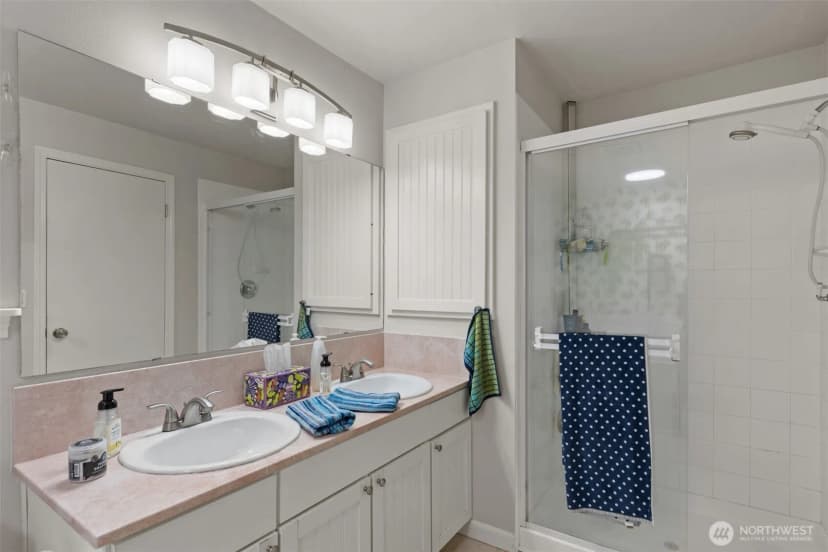 Property photo for 10307 Ave 46th Avenue Ne, Seattle photo 15