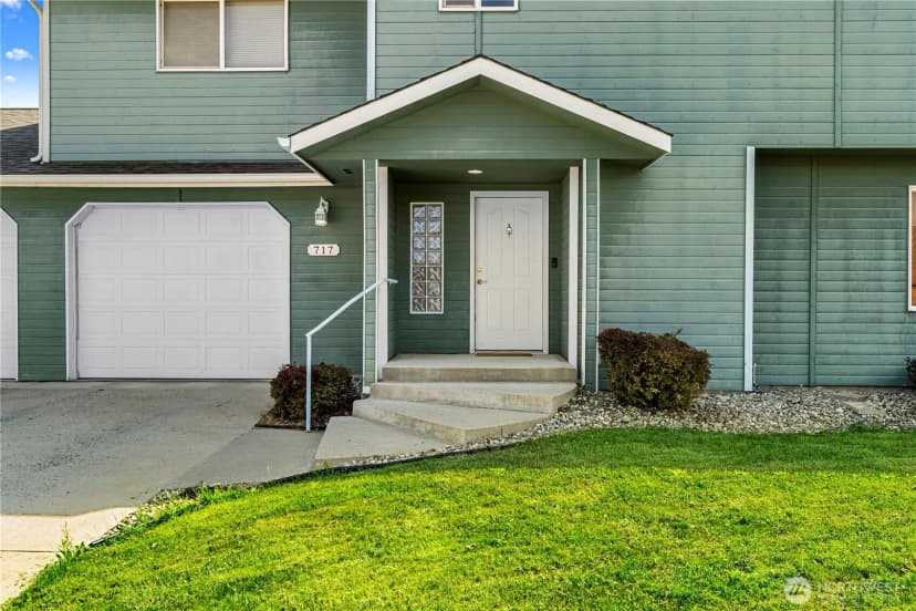 Property photo for 717 S Lexington Place, East Wenatchee photo 2