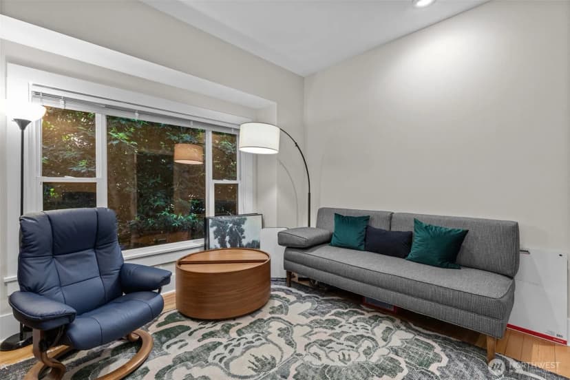Property photo for 4510 Thackeray Ne, Seattle photo 9