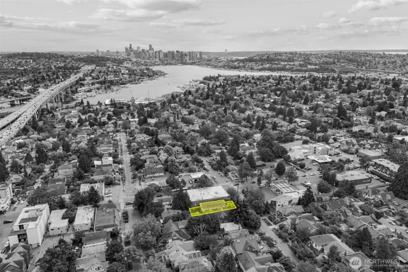 Property photo for 4510 Thackeray Ne, Seattle photo 40