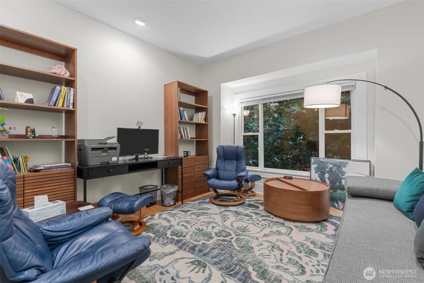 Property photo for 4510 Thackeray Ne, Seattle photo 6