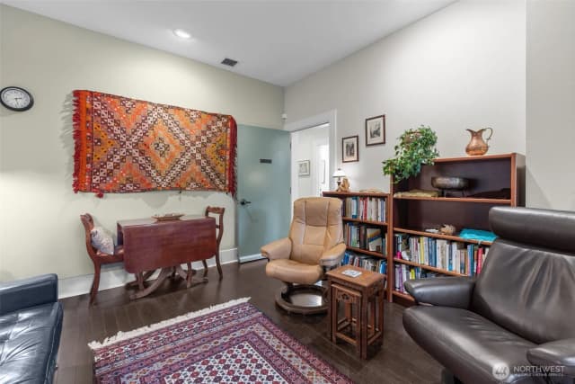 Property photo for 4510 Thackeray Ne, Seattle photo 4