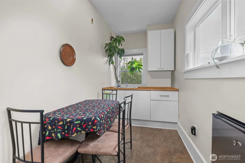 Property photo for 4510 Thackeray Ne, Seattle photo 16