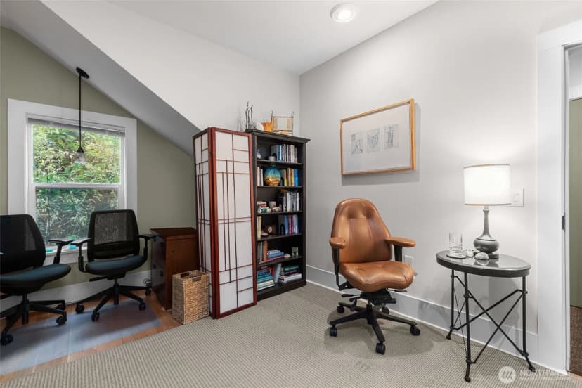 Property photo for 4510 Thackeray Ne, Seattle photo 11