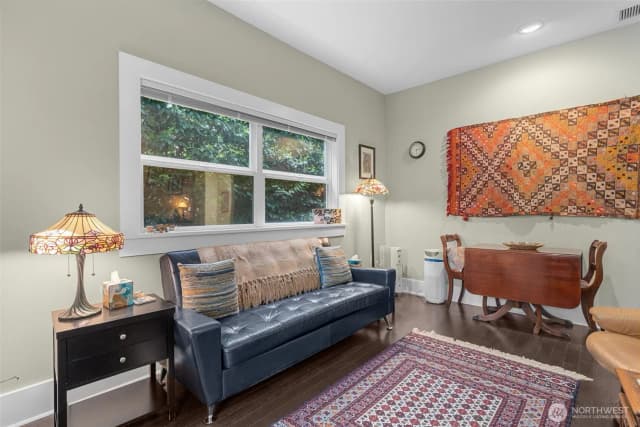 Property photo for 4510 Thackeray Ne, Seattle photo 5