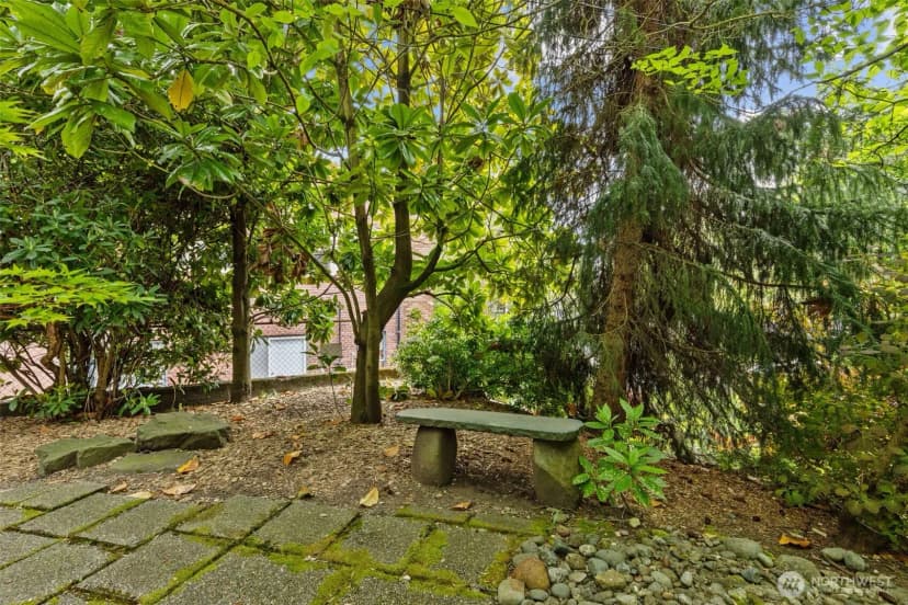Property photo for 4510 Thackeray Ne, Seattle photo 37