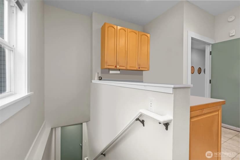 Property photo for 4510 Thackeray Ne, Seattle photo 32