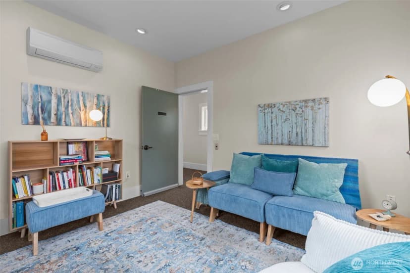 Property photo for 4510 Thackeray Ne, Seattle photo 19