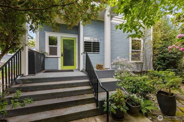Property photo for 4510 Thackeray Ne, Seattle