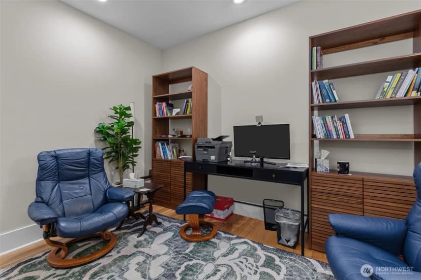 Property photo for 4510 Thackeray Ne, Seattle photo 7