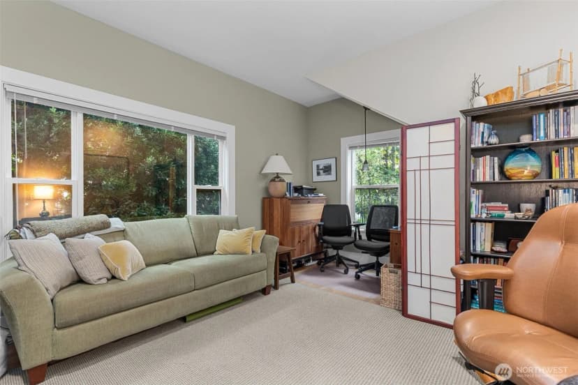 Property photo for 4510 Thackeray Ne, Seattle photo 10