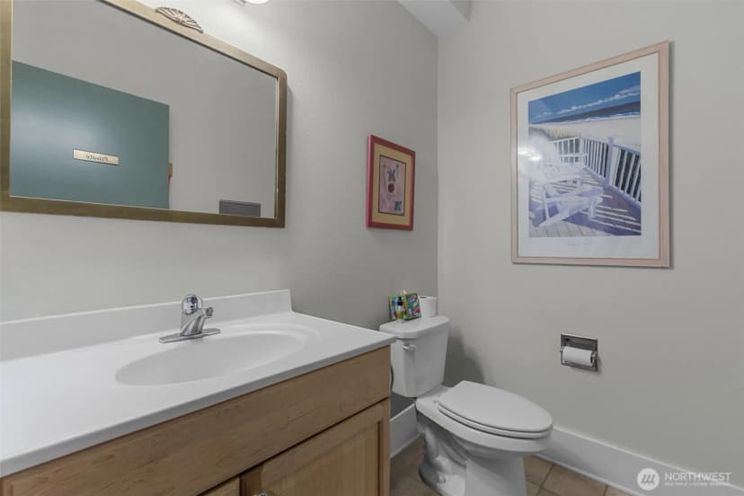 Property photo for 4510 Thackeray Ne, Seattle photo 14