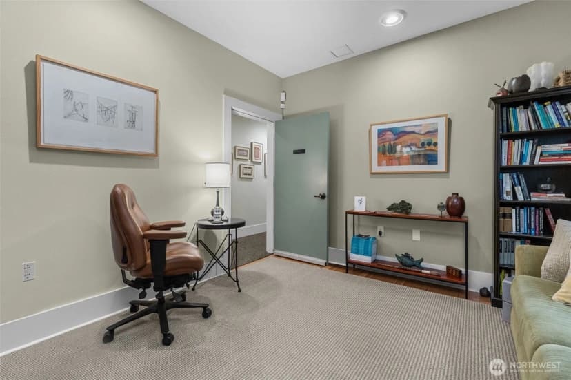Property photo for 4510 Thackeray Ne, Seattle photo 12