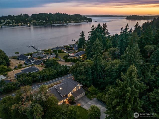 Property photo for 8107 Warren Drive Nw, Gig Harbor photo 3