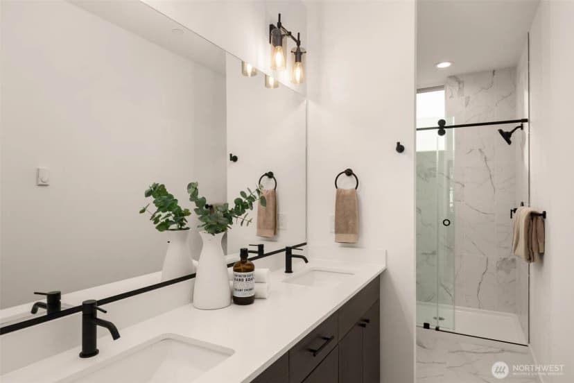 Property photo for 2223 25th Avenue S, Seattle photo 10