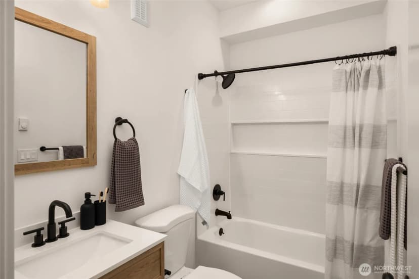 Property photo for 2223 25th Avenue S, Seattle photo 14