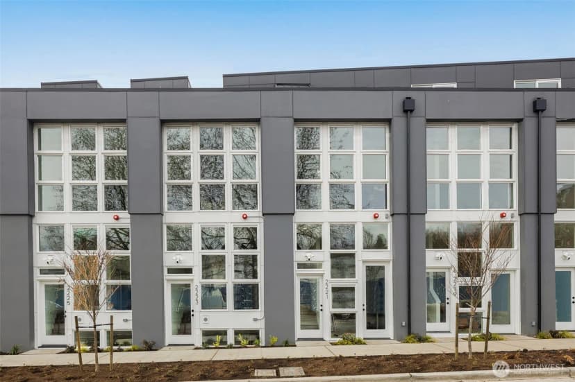 Property photo for 2223 25th Avenue S, Seattle photo 15