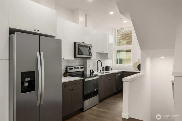 Property photo for 2223 25th Avenue S, Seattle photo 5