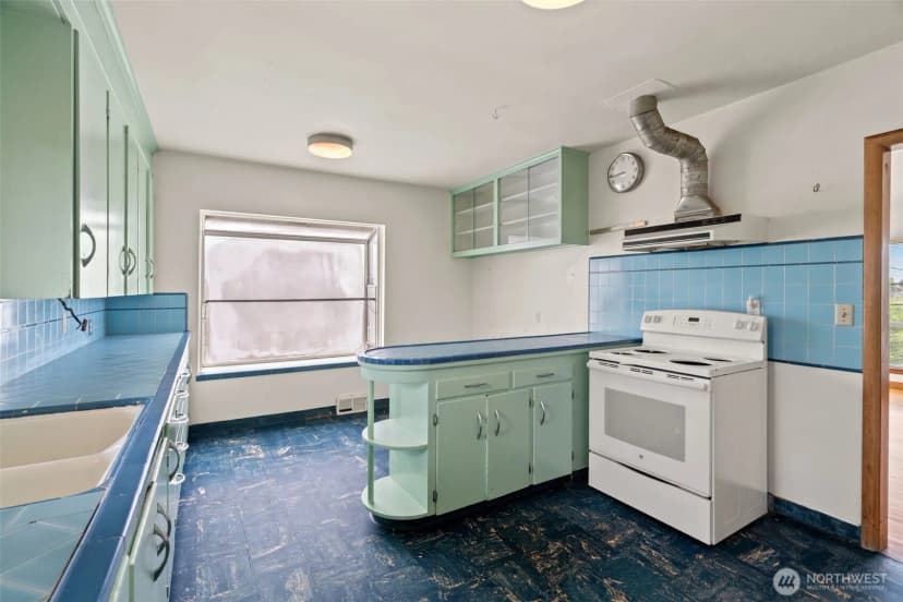 Property photo for 2117 S Bayview Street, Seattle photo 9