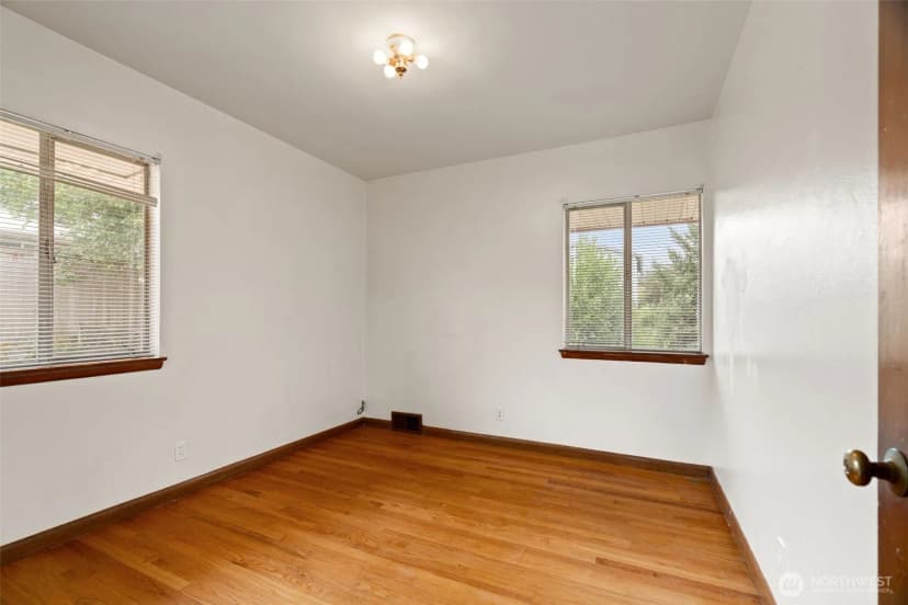 Property photo for 2117 S Bayview Street, Seattle photo 14
