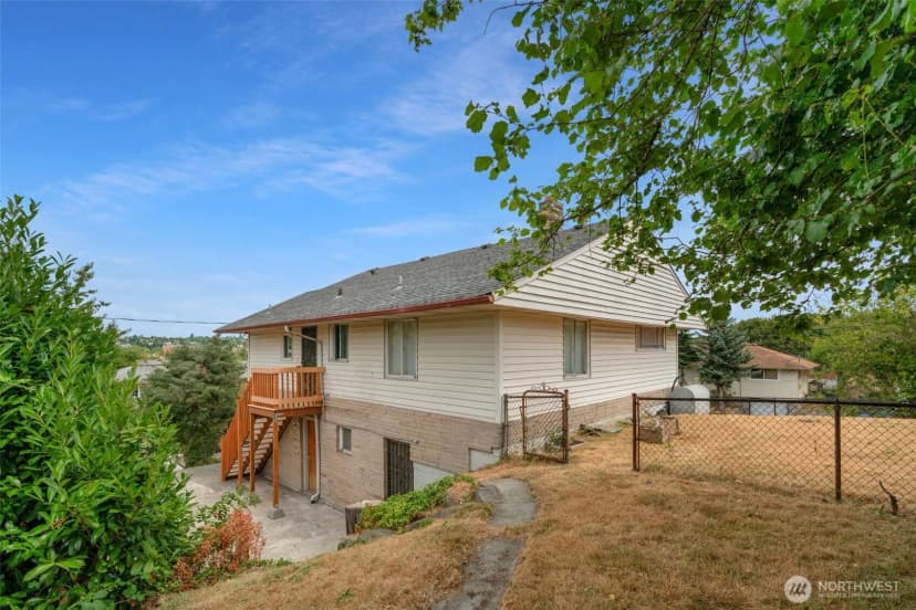 Property photo for 2117 S Bayview Street, Seattle photo 28