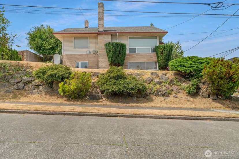 Property photo for 2117 S Bayview Street, Seattle photo 3